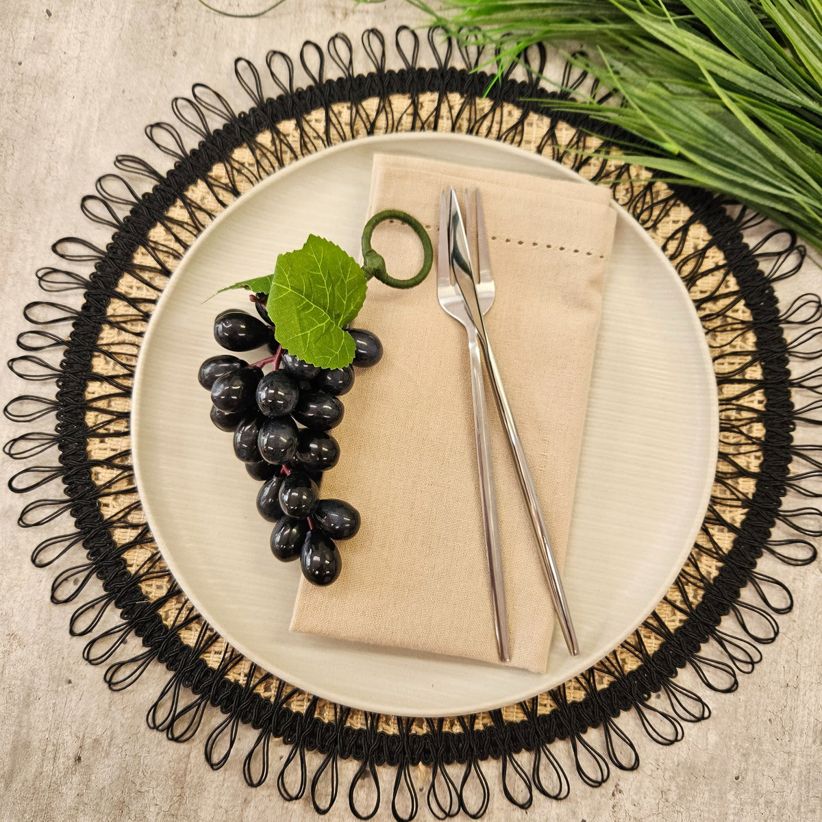 Charlo's Set of 2 Black Sustainable Brazilian Jute Liz Round Placemats Sousplat 16" dia-4